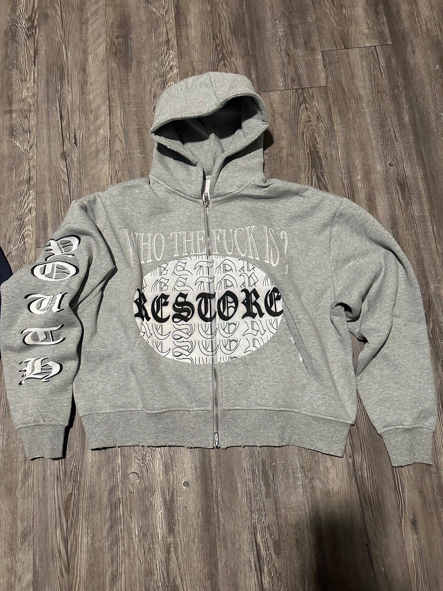 GREY DISTRESSED OLD ENGLISH ZIP UP