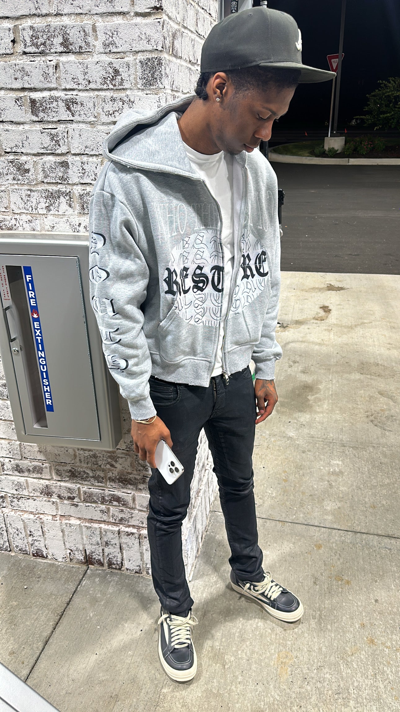 GREY DISTRESSED OLD ENGLISH ZIP UP