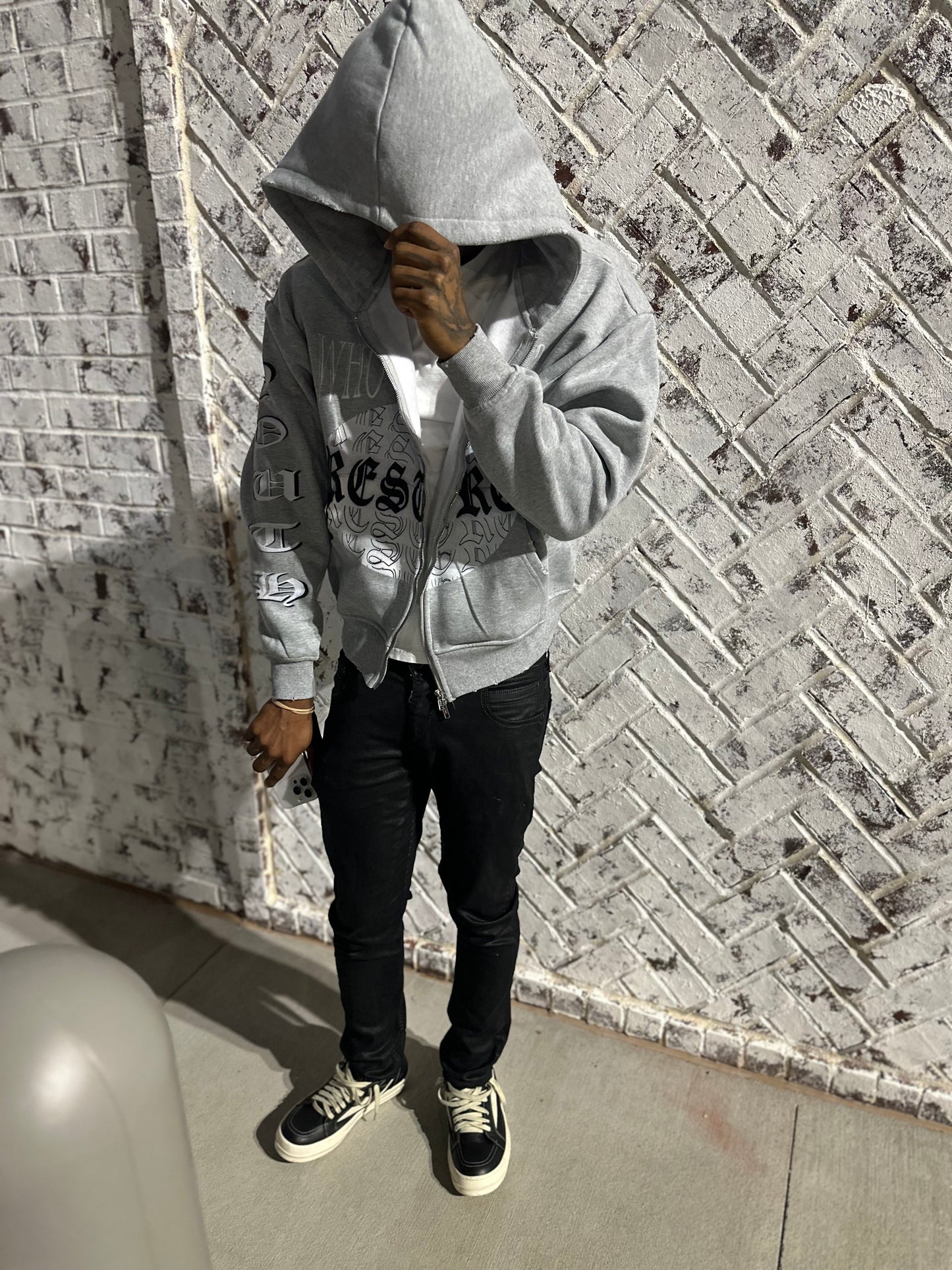 GREY DISTRESSED OLD ENGLISH ZIP UP